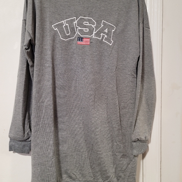 A long sleeve shirt - Picture 1 of 4